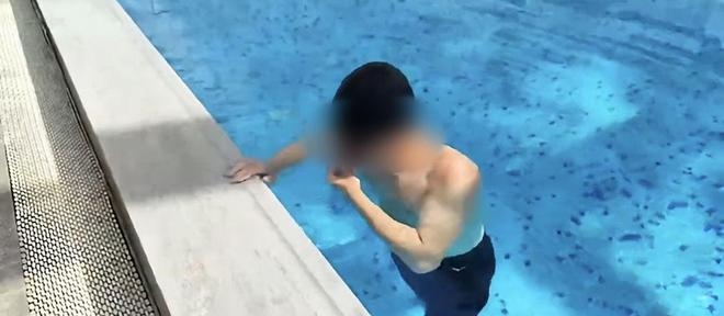 郑州一名游泳教练在屏气练习时溺水身亡 工作人员拍摄了整个过程却未能将其救出 引发争议