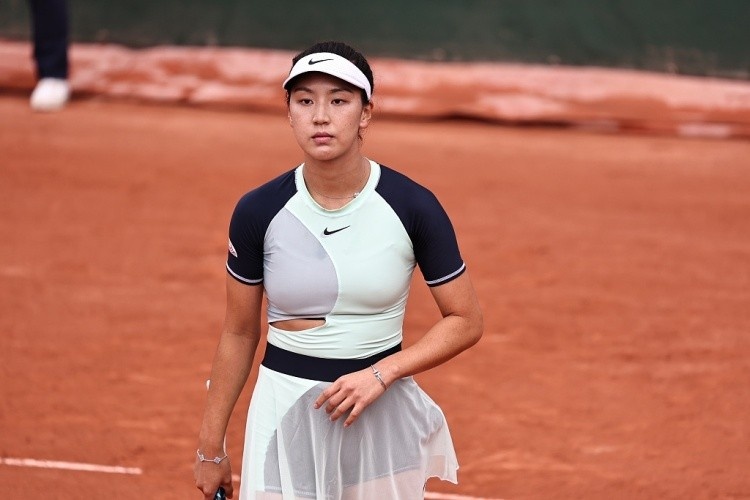 美女对决！ WTA500斯特拉斯堡：王新宇两盘击败卡林斯卡娅