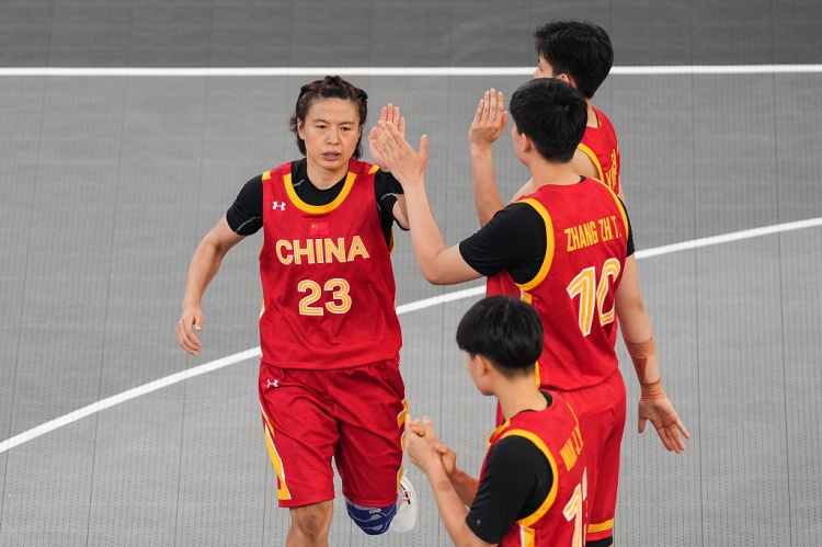 三人篮球奥运趣履历：张宁从小就是詹蜜 王丽丽的偶像是乔丹苗立杰